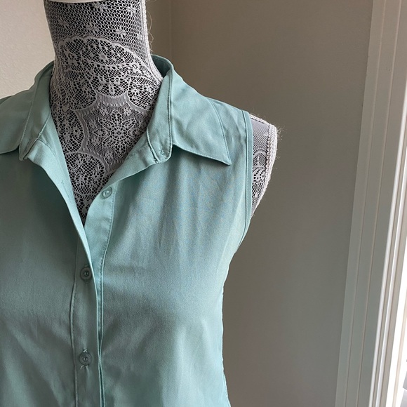 Green Button Up Tank Top Size Small - Picture 2 of 6